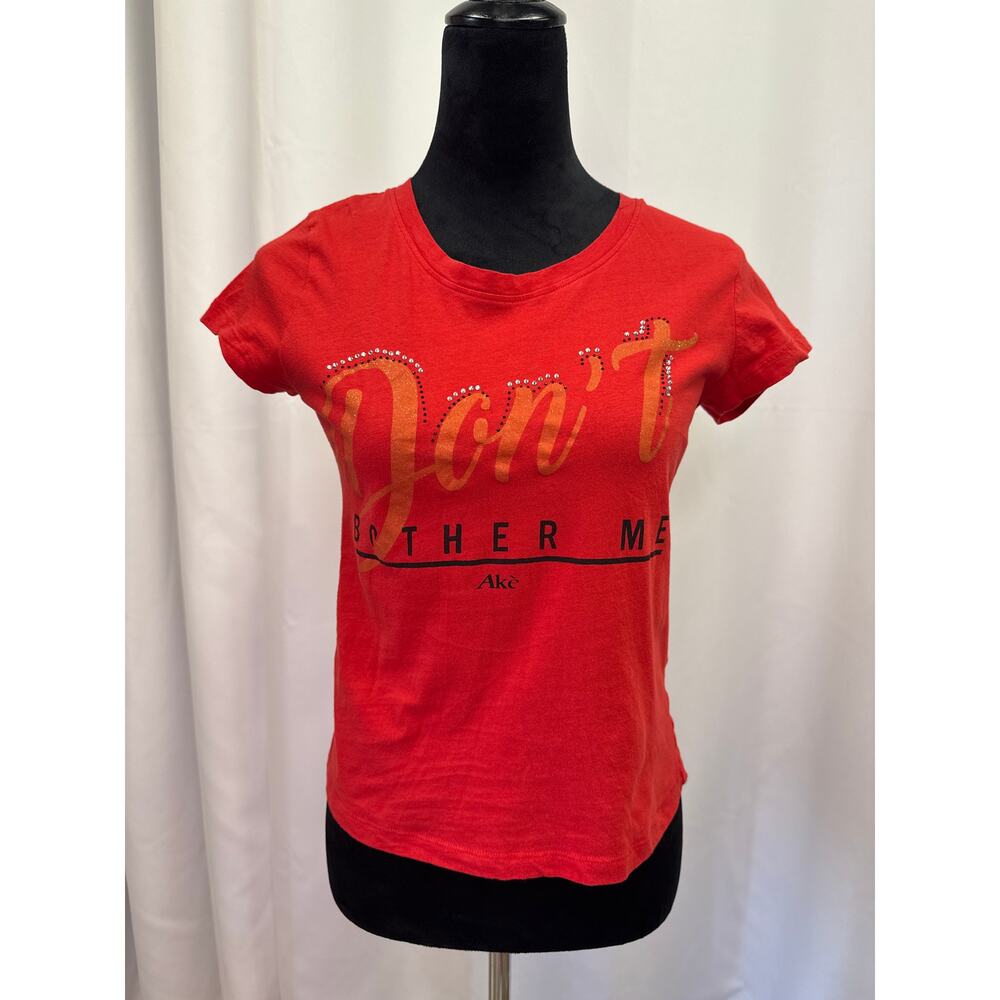 Bedazzled “Don’t bother me” shirt size S
Ptp- 16
Length- 19